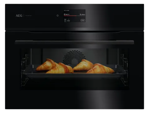 AEG CP7400B (7000 MealAssist with SteamBake) oven