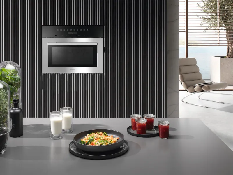 Miele M 7140 TC microwave — view 3