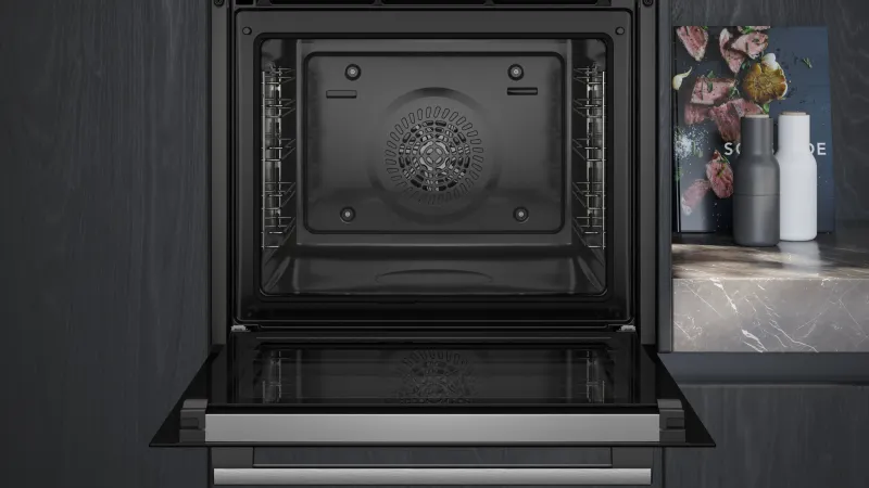 Siemens iQ500 HB579GBR3 oven — view 3